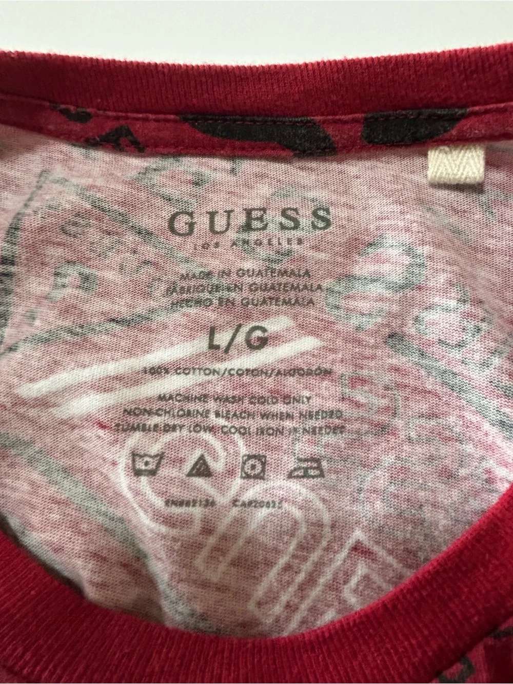 GUESS Men’s Large Red All Over Logo Graphic Tee - Picture 9 of 9